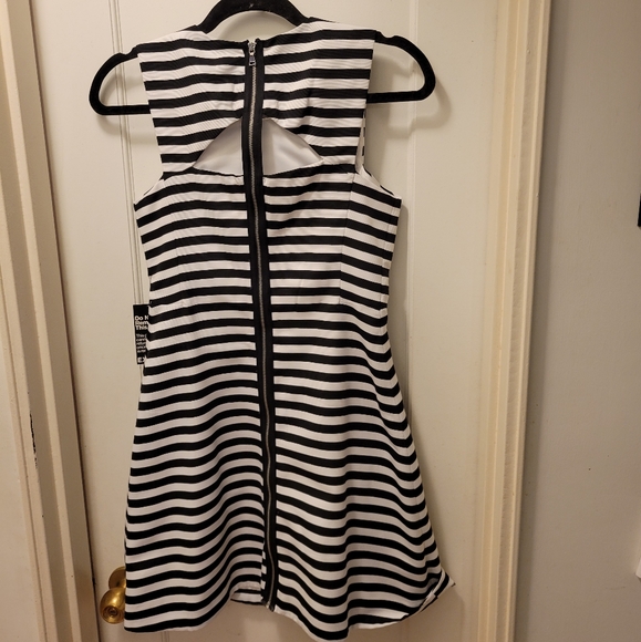 Express Stripped Sleeveless dress - Picture 2 of 8